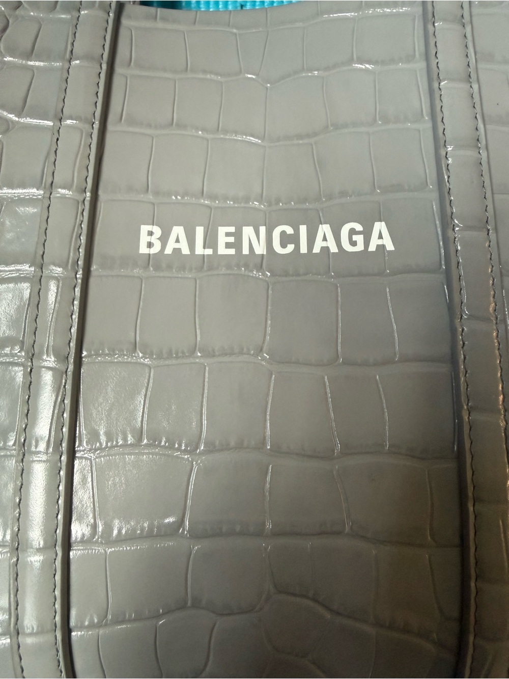 BALENCIAGA
Shiny Calfskin Logo Crocodile Embossed Everyday Tote Grey - Picture 5 of 14
